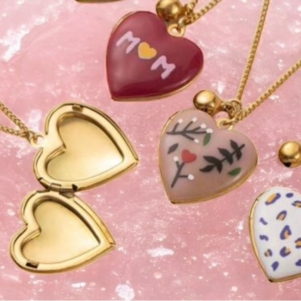 18k Gold Plated Floral Heart Locket Pendant Necklace. New. - Picture 4 of 11